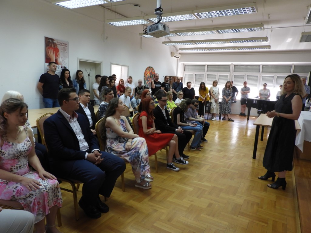 Ravnateljica govor Medium