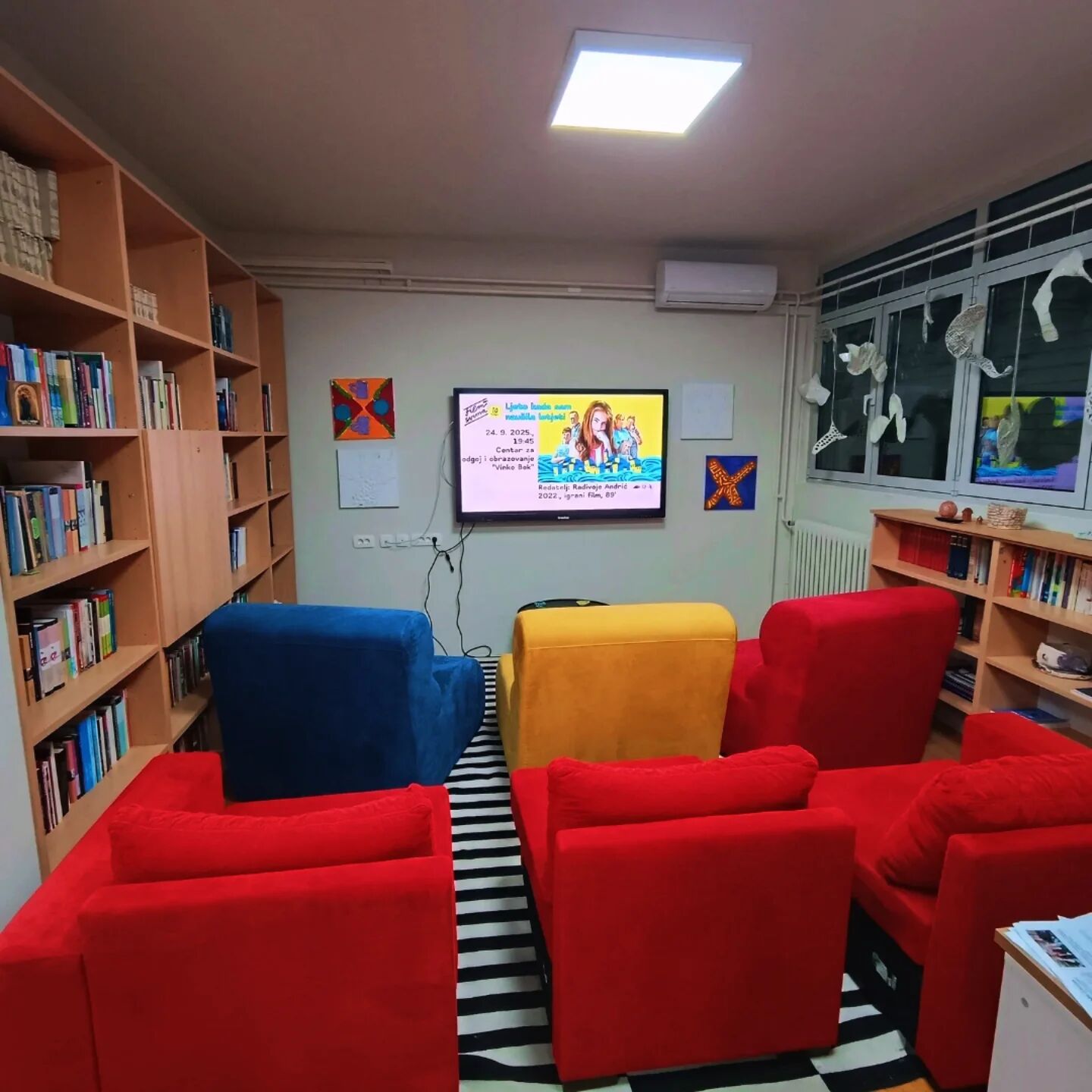 Knjižnica prije prve projekcije